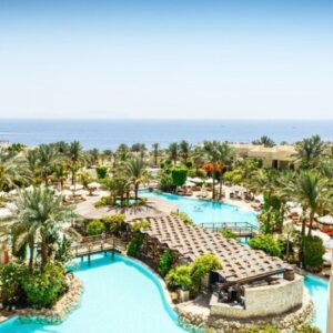 Red Sea resorts with private beach and turquoise waters, ideal for European travelers’ 2026 holiday